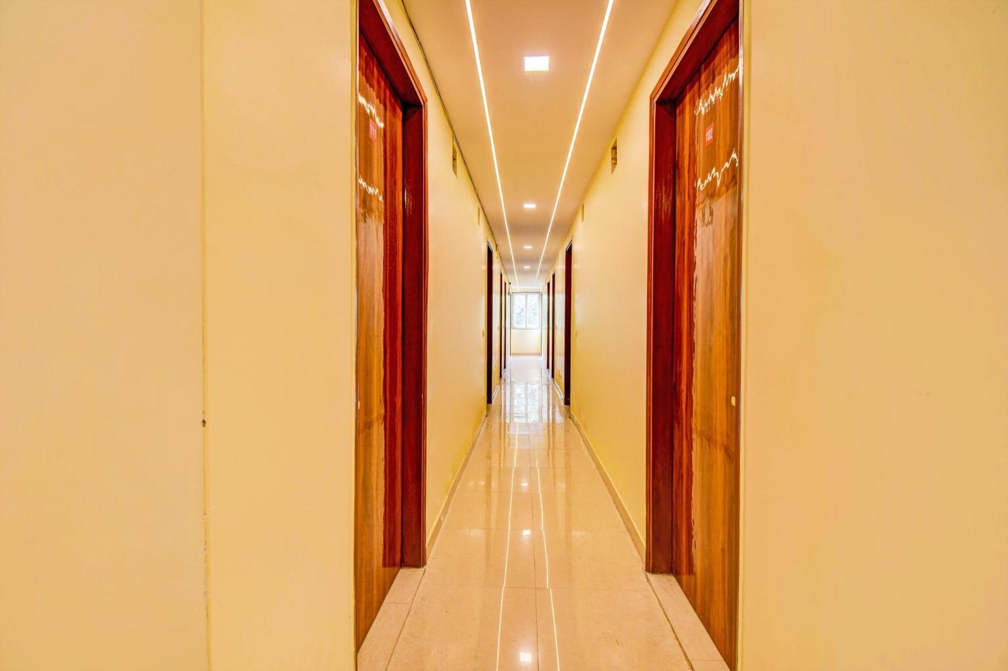 Hotel O Friendship Inn Delhi  Esterno foto